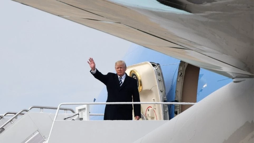 Ιστορικές στιγμές: Εφθασε Σιγκαπούρη ο Τραμπ